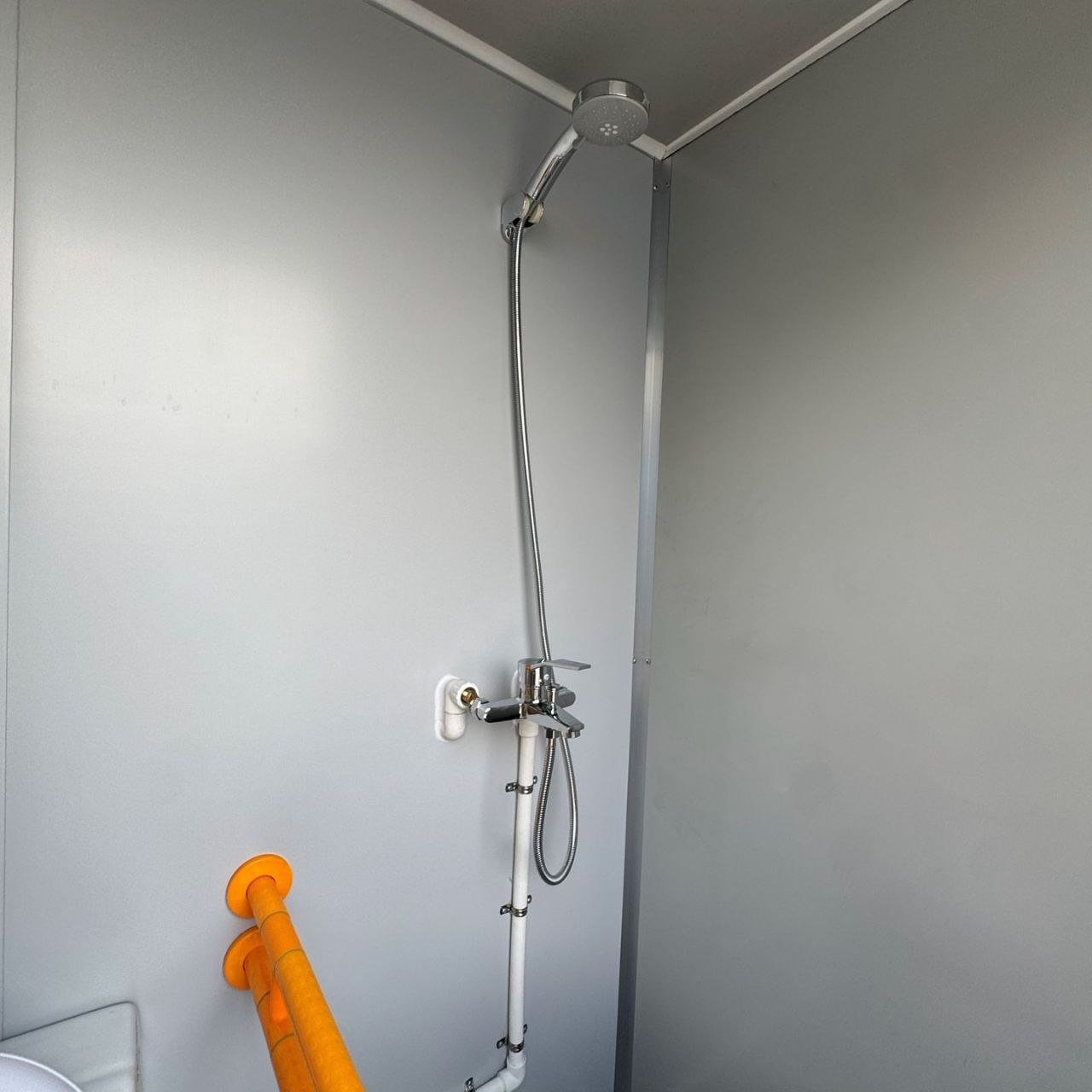 Fully equipped ADA-accessible modular restroom pod - Image 5