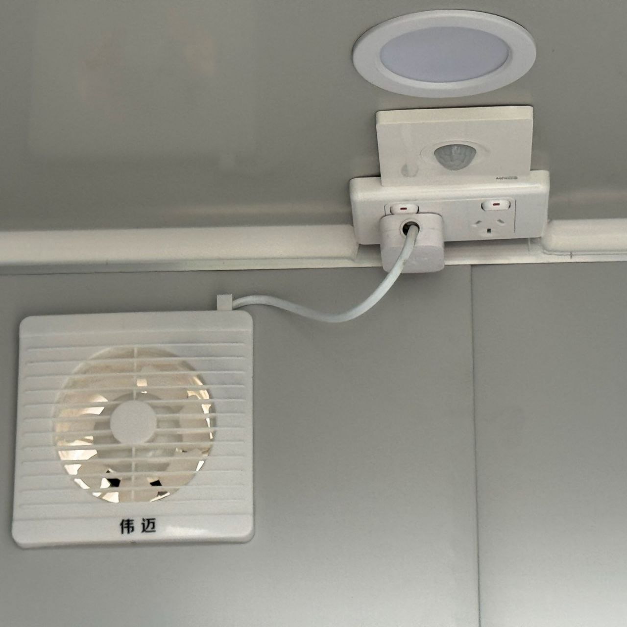 Fully equipped ADA-accessible modular restroom pod - Image 7